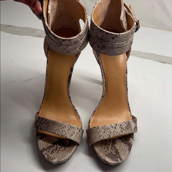 Halston leather heel with snakeskin pattern - Picture 4 of 7